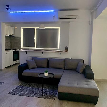 Black&White Suites Craiova Exterior photo